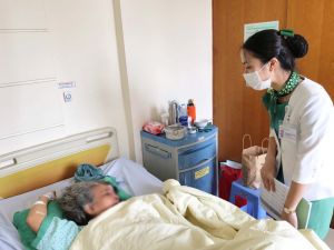 Cẩn trọng khi mở cửa xe ô tô