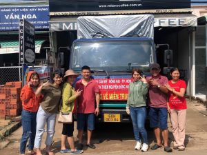 Vận chuyển hàng cứu trợ ra miền Trung