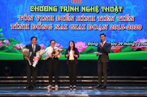 Thi đua để phát triển quê hương