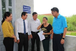 Hiệu quả từ mô hình cán bộ, đảng viên giúp người nghèo ở H.Vĩnh Cửu