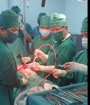 Người nâng tầm lĩnh vực ngoại khoa ở bệnh viện khu vực