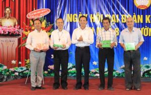 Mỗi người dân trong khu phố nâng cao ý thức, trách nhiệm để bảo vệ môi trường