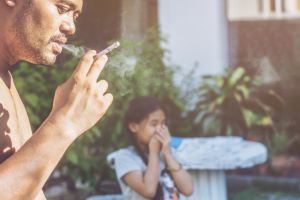 Phạt từ 3-5 triệu đồng nếu bán thuốc lá cho người dưới 18 tuổi