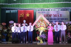 Họp mặt kỷ niệm ngày nhà giáo Việt Nam