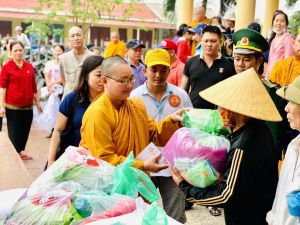 Triệu tấm lòng hướng đến với miền Trung