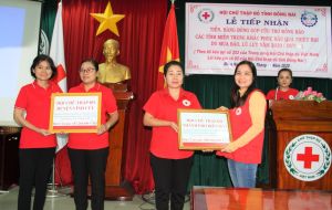 Tiếp tục hỗ trợ người dân vùng lũ