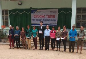 300 thẻ BHYT đến tay người dân khó khăn xã Đắc Lua