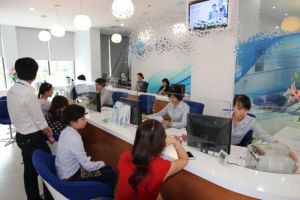 Vay ngân hàng phải mua bảo hiểm: Làm khó người vay