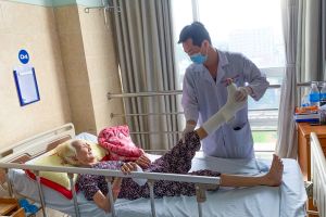 Chủ động phòng tránh tai nạn thương tích cho người cao tuổi