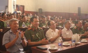 Công diễn vở cải lương đề tài phòng, chống ma túy cho lực lượng công an