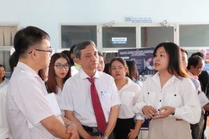 Thúc đẩy sinh viên nghiên cứu khoa học