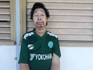 Thông báo tìm kiếm thân nhân của người lang thang tên Khoa, khoảng 60 tuổi.