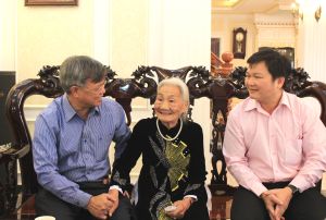 Lãnh đạo tỉnh thăm, chúc tết các gia đình chính sách