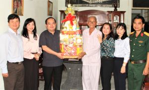 Lãnh đạo tỉnh thăm, chúc Tết các gia đình chính sách