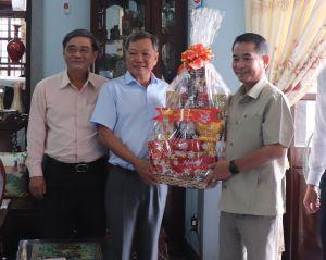 Thăm, chúc Tết nguyên lãnh đạo tỉnh qua các thời kỳ