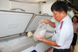 Xử phạt gần 300 triệu đồng các cơ sở vi phạm an toàn vệ sinh thực phẩm