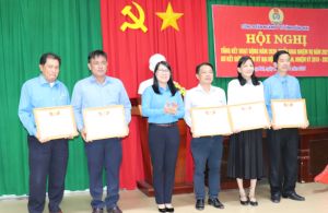 Tìm giải pháp nâng cao thu nhập cho người lao động ngành y tế