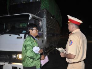 Ai được quyền dừng xe xử lý vi phạm giao thông?