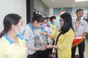 Tấm vé xe đầy nghĩa tình của tổ chức Công đoàn