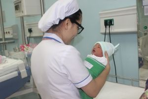 Khuyến khích phụ nữ sinh đủ 2 con trước tuổi 35