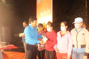Trên 2 tỷ đồng chăm lo tết cho đoàn viên, công nhân lao động