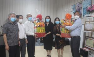 Bí thư Tỉnh ủy Nguyễn Phú Cường thăm và chúc Tết các đơn vị nghệ thuật