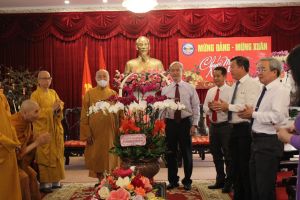 Các tôn giáo đến chúc Tết và mừng Ngày thành lập Đảng