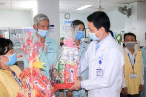 Mang Tết ấm đến với bệnh nhân
