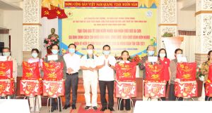 Bí thư Tỉnh ủy Nguyễn Phú Cường tặng 200 phần quà Tết cho gia đình chính sách, người khó khăn