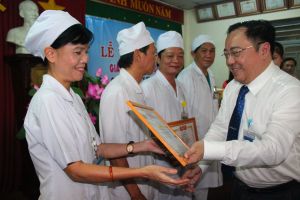 Thêm 48 người được phong tặng Thầy thuốc Nhân dân và Thầy thuốc Ưu tú