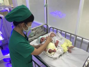 Khuyến khích mỗi cặp vợ chồng sinh đủ 2 con