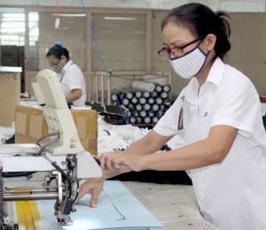 Doanh nghiệp nỗ lực với "mục tiêu kép"