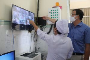 Những người “xông pha” nơi tuyến đầu chống dịch