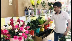 Những chàng trai cắm hoa làm đẹp cho đời