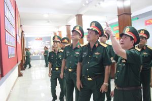 Thứ trưởng Bộ Quốc phòng kiểm tra hoạt động tại Trường Sĩ quan lục quân 2