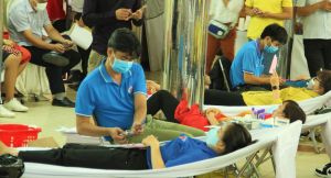 Làm từ thiện không quên phòng dịch bệnh