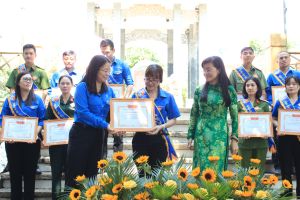 Phát huy vai trò, trách nhiệm của đảng viên trẻ