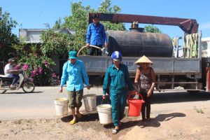 Đưa nước sạch đến sóc Ba Buông