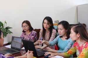 Chọn sách giáo khoa lớp 2, lớp 6 mới: Phụ huynh hồi hộp, chờ đợi diện mạo bộ sách mới