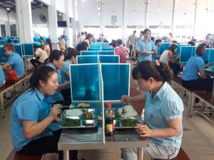 Quan tâm đảm bảo chất lượng bữa ăn ca cho công nhân