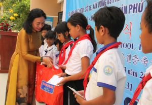 Bàn giao dãy phòng học mới trị giá 2 tỷ đồng tại xã Tà Lài