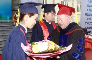 Đừng để có bằng cấp cũng như không