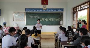 Đề phòng học sinh bị lạm dụng qua mạng xã hội