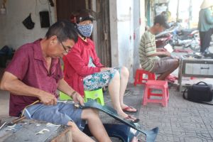 Nghề vá nhựa, rút căm mai một theo thời gian