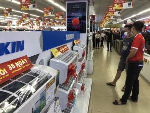 Thị trường sản phẩm mùa nắng nóng: Nhiều ưu đãi để kích cầu