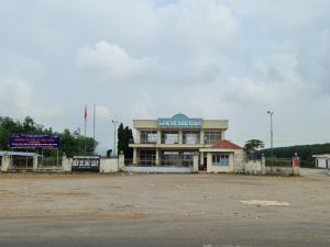 Bến “cóc” hoạt động nhộn nhịp trước Bến xe Dầu Giây