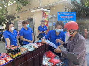 Trao yêu thương cùng sẻ chia từ “Gian hàng 0 đồng”