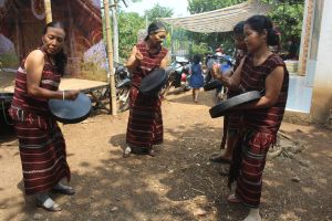 Người phụ nữ dân tộc Chơro đam mê gìn giữ cồng chiêng