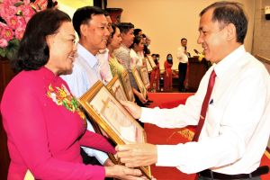 Tuổi cao vẫn nhiệt huyết với việc chung