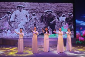 Livestream phục vụ khán giả chương trình nghệ thuật Tháng 5 nhớ Bác